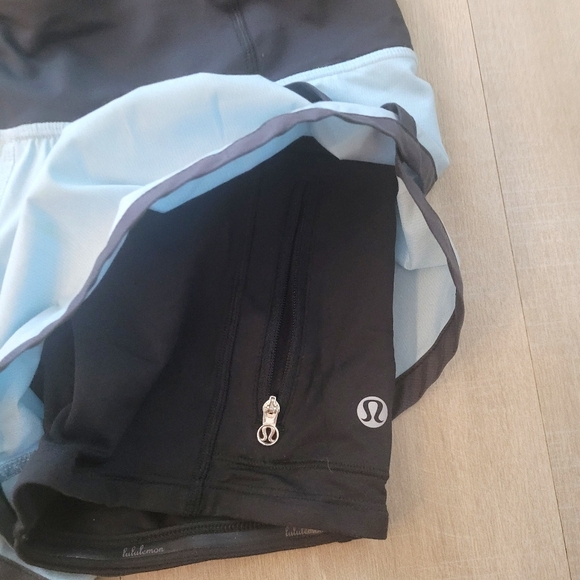 Lululemon double layer shorts, Size 2, blue and black - Picture 5 of 14